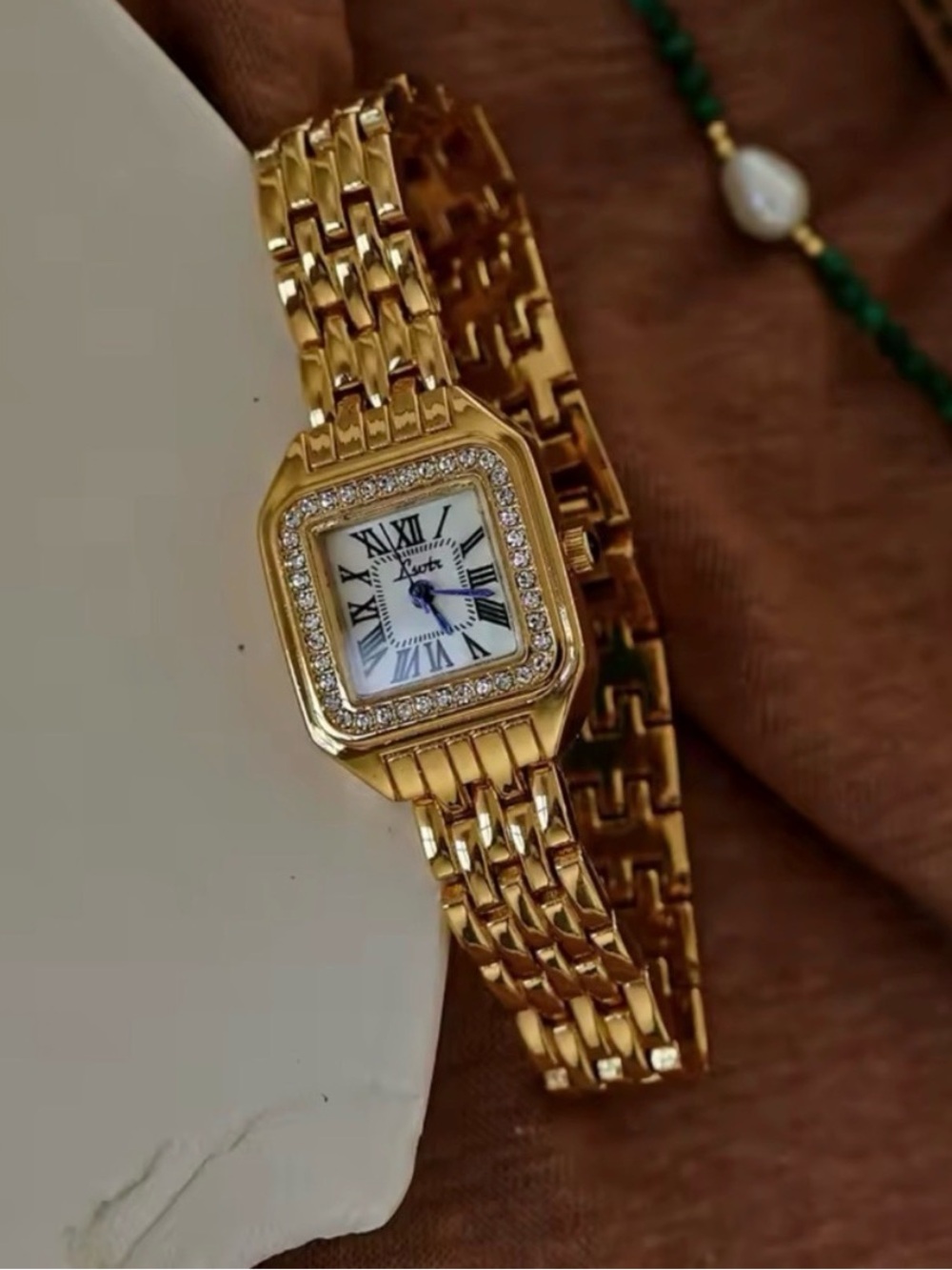 Panthere Elegant Gold Watch - Picture 2 of 5